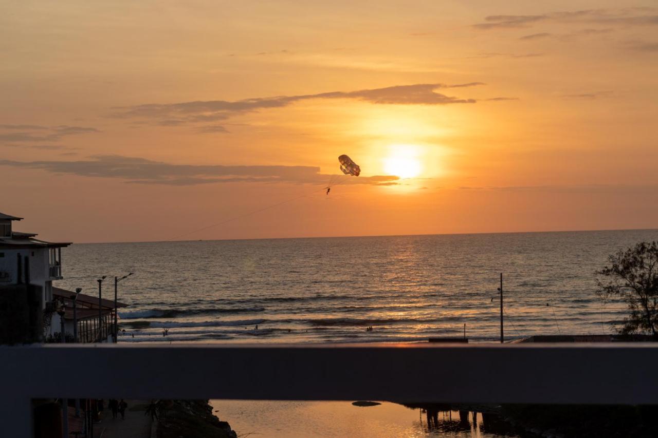 Hotel Sol Y Playa Montañita エクステリア 写真