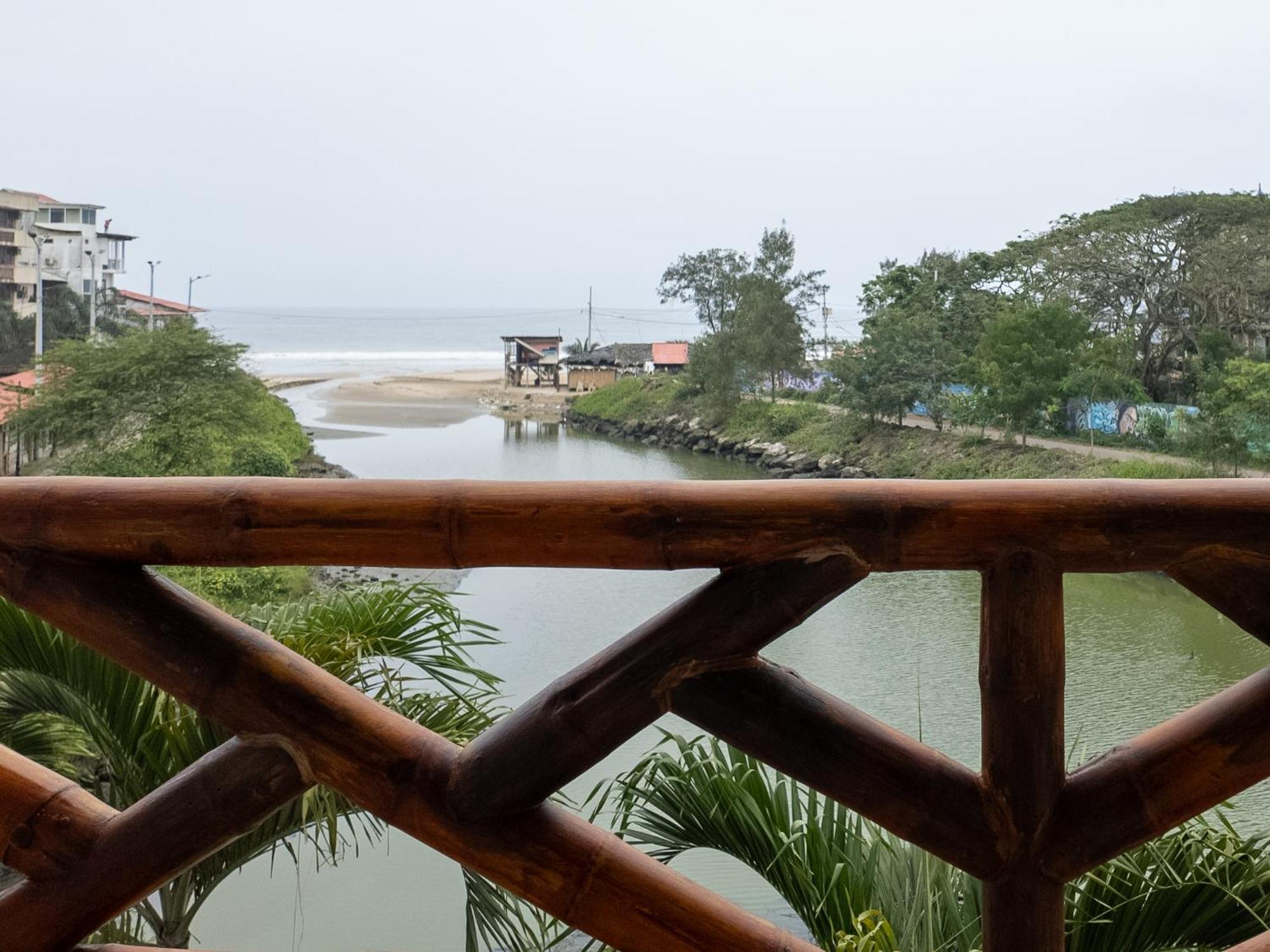 Hotel Sol Y Playa Montañita エクステリア 写真